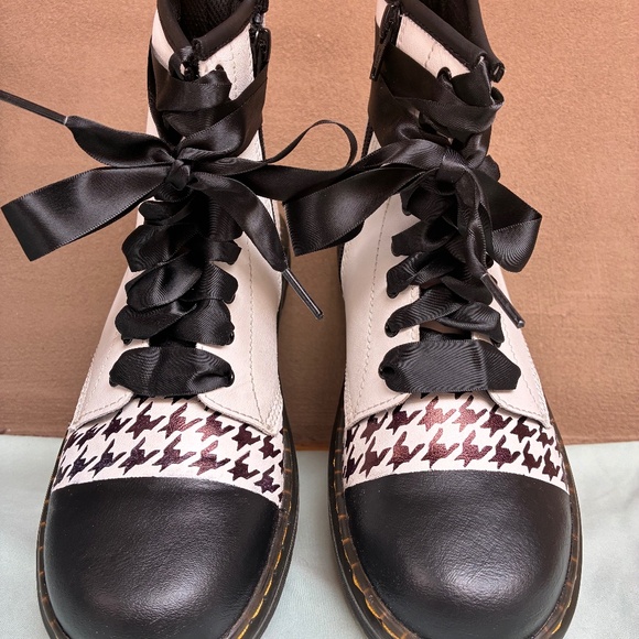 PREPPY meets PUNK: Custom Houndstooth Doc Martens - Picture 2 of 7